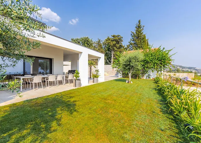 16 Dhermi By Pikhost * Gjilek